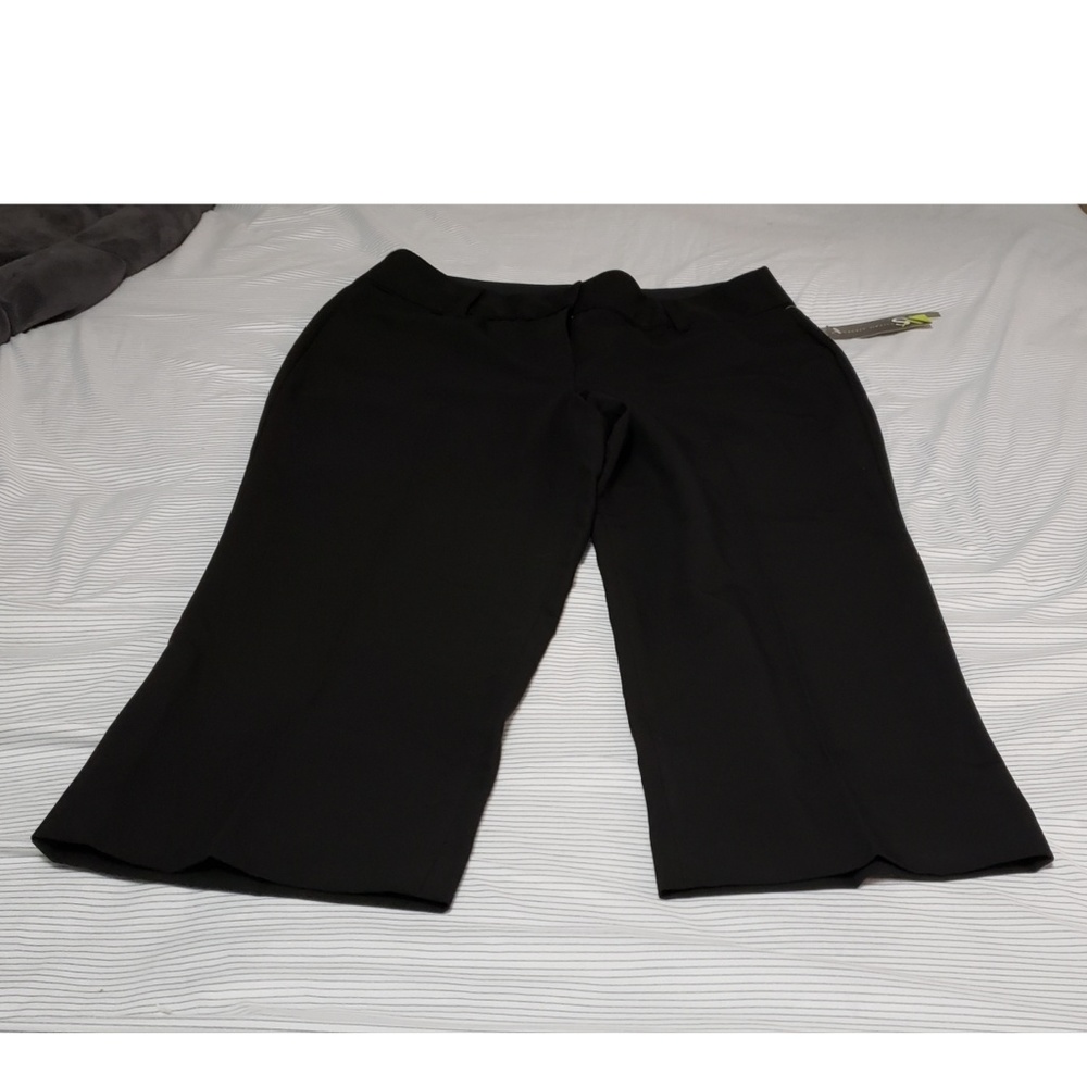 🏵NWT🏵Valerie Stevens dress capris